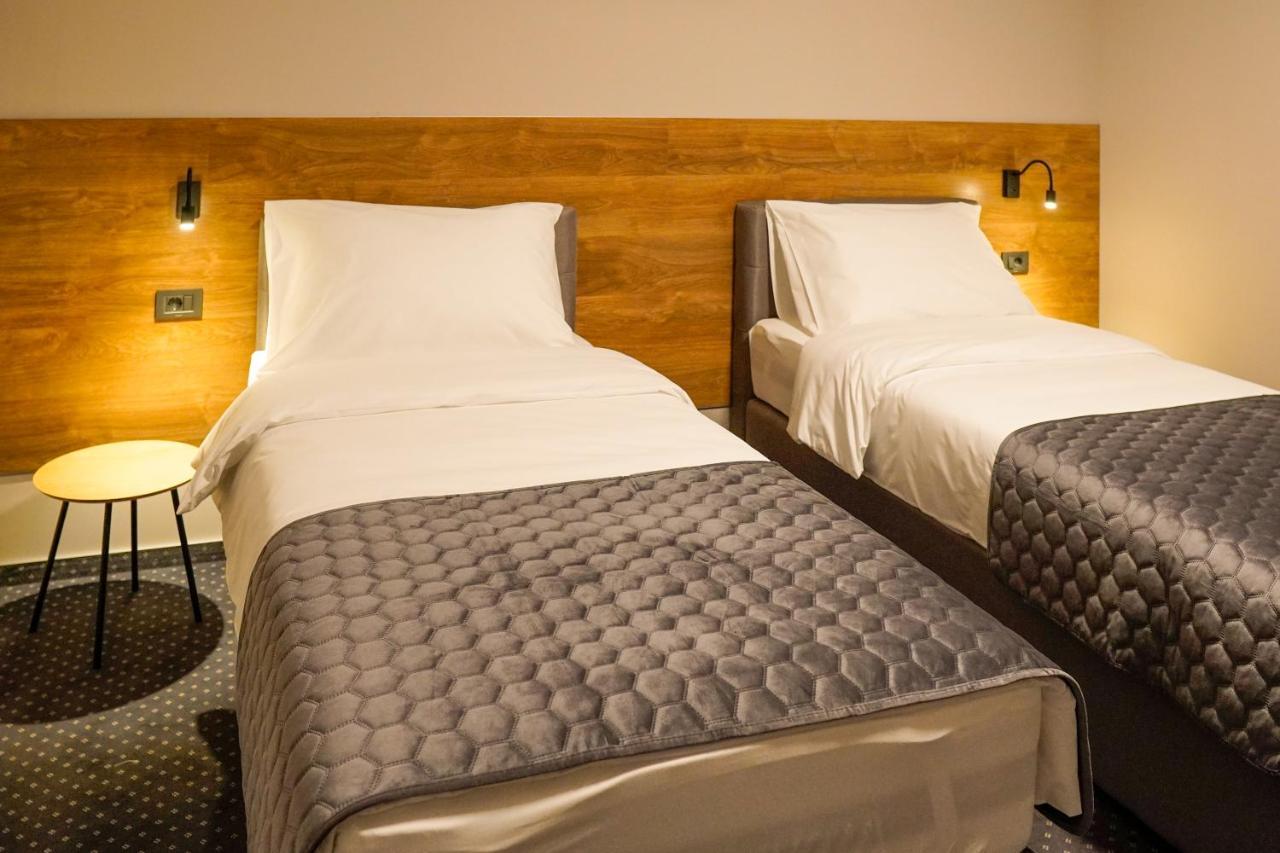 Bed and Breakfast Industrial Belisce Esterno foto
